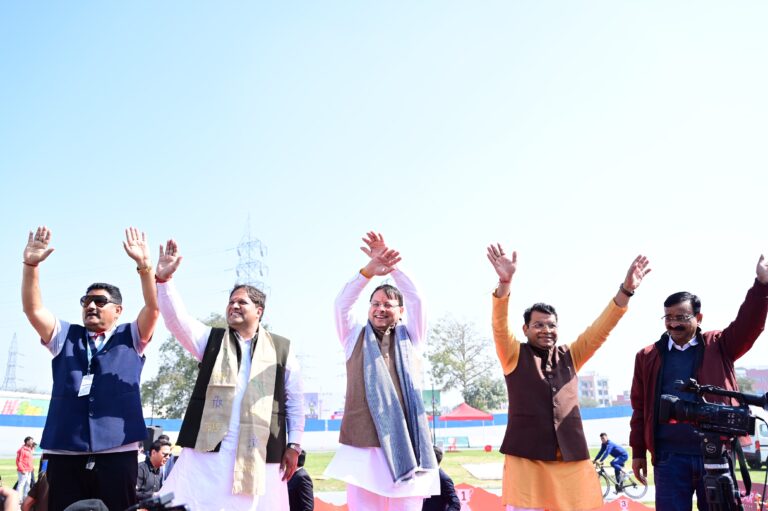 मुख्यमंत्री श्री पुष्कर सिंह धामी ने 38वें राष्ट्रीय खेल के अंतर्गत रुद्रपुर के स्पोर्ट्स स्टेडियम वेलोड्रोम में साइकिलिंग पदक विजेताओं को मेडल प्रदान कर शुभकामनाएं दी।