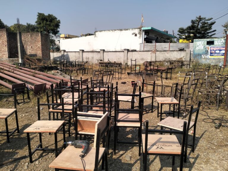 सरकारी स्कूल में नहीं बैठेगा अब कोई बच्चा  जमीन पर,  डीएम के प्रोजेक्ट ‘उत्कर्ष’ अन्तर्गत व हुडको ने किया फर्नीचर निर्माण शुरू,