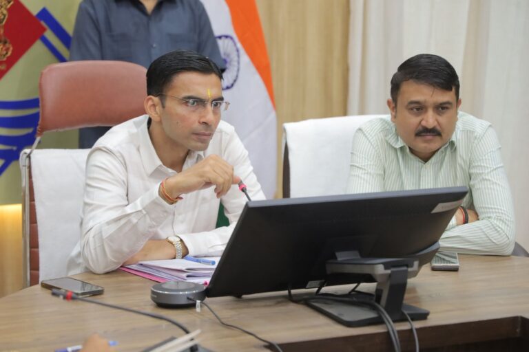 कलैक्ट्रेट में मेरे सामने, एक ही छत के नीचे कार्य करेंगे एसडीएम व परियोजना के समस्त नोडल अधिकारी एवं कार्मिक,  रिस्पना-बिंदाल एलिवेटेड कॉरिडोर परियोजना; मा0 मुख्यमंत्री की है प्राथमिकता