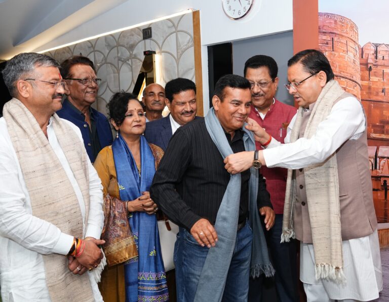 मुख्यमंत्री श्री पुष्कर सिंह धामी शुक्रवार को देहरादून के सिल्वर सिटी मॉल में आयोजित गढ़वाली फीचर फ़िल्म “मेरी प्यारी बोई ” के प्रीमियम में शामिल हुए |