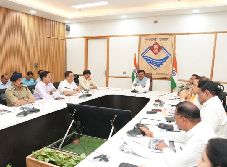 मुख्य सचिव श्री आनन्द बर्द्धन की अध्यक्षता में गुरुवार को सचिवालय में कुंभ 2027 की तैयारियों के सम्बन्ध में बैठक आयोजित हुई। मुख्य सचिव ने अधिकारियों को कुंभ 2027 की तैयारियों के लिए सभी सम्बन्धित विभागों योजना एवं प्रस्ताव तैयार किए जाने के निर्देश दिए।
