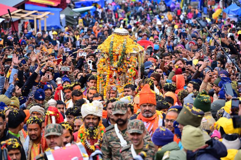 केदार घाटी में आकर अभिभूत हो रहे श्रद्धालु।  भगवान केदारनाथ की पंचमुखी उत्सव डोली पहुंची श्री केदारनाथ धाम।