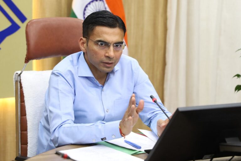 प्रोजेक्ट उत्कर्ष अन्तर्गत जिले के सभी स्कूलों में वाईट बोर्ड, लाईट, विद्युत, आउटडोर स्पोर्टस, वाटरटेंक्स  जिला प्रशासन की उन्नत sprit: सरकारी स्कूल आधुनिकता की ओर