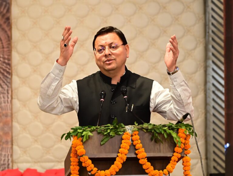 मुख्यमंत्री ने दिए सारकोट की तर्ज पर प्रत्येक जिले में दो-दो आदर्श गांव बनाने के निर्देश