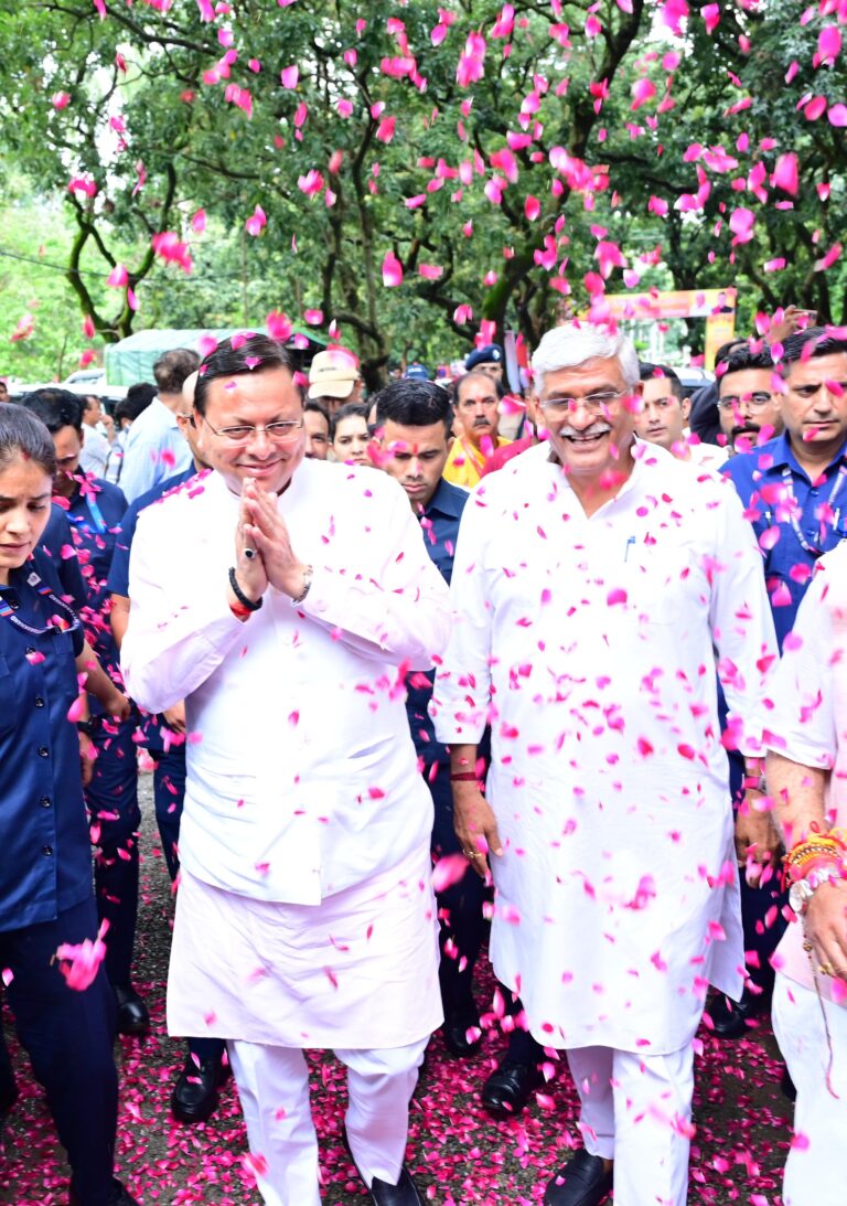 रक्षाबंधन समारोह 2025 में सम्मिलित हुए सीएम धामी मुख्यमंत्री के रूप में नहीं, बल्कि एक भाई के रूप में मातृशक्ति की सेवा में सीएम धामी
