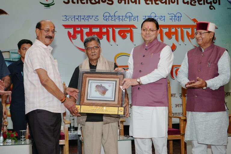 मुख्यमंत्री ने समारोह में घोषणा की कि “दीर्घकालीन साहित्य सेवी सम्मान” के अंतर्गत साहित्य के क्षेत्र में उत्कृष्ट योगदान देने वाले साहित्यकारों को ₹5 लाख की पुरस्कार राशि प्रदान की जा रही है।