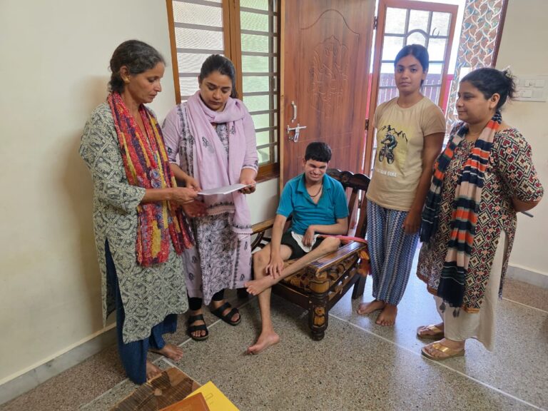 दिव्यांग बालक की व्यथित विधवा माता शोभा; 2 बच्चों की परवरिश; 17 लाख के बीमित ऋण;वसूली हेतु प्रताड़ना; पति की आकस्मिक मृत्यु  डीएम का हस्तक्षेप; अंजाम सर्वविधित; आईसीआईसीआई बैंक ने घर जाकर दिया नो ड्यूज; घर के कागजात