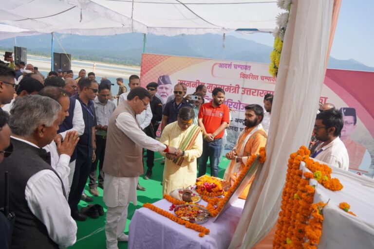 मुख्यमंत्री ने टनकपुर ( चंपावत) में भैया दूज (च्यूड़ा पूजन) समारोह में किया प्रतिभाग, महिलाओं ने किया पारंपरिक पूजन