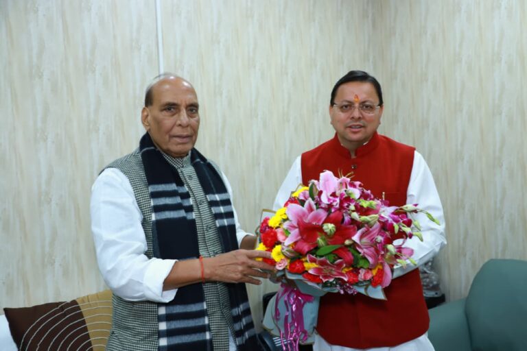 मुख्यमंत्री श्री पुष्कर सिंह धामी ने नई दिल्ली में केंद्रीय रक्षा मंत्री श्री राजनाथ सिंह से शिष्टाचार भेंट की।