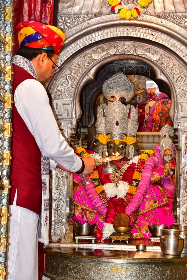 मुख्यमंत्री पुष्कर सिंह धामी लाखामंडल पहुंचे, शिव मंदिर में की पूजा-अर्चना