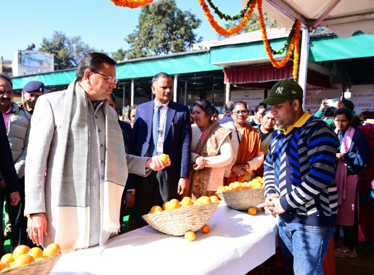 मुख्यमंत्री श्री पुष्कर सिंह धामी ने बुधवार को ITBP स्टेडियम सीमा द्वार, देहरादून में सेवा संकल्प (धारिणी) फाउंडेशन द्वारा आयोजित दो दिवसीय माल्टा महोत्सव कार्यक्रम में प्रतिभाग किया।