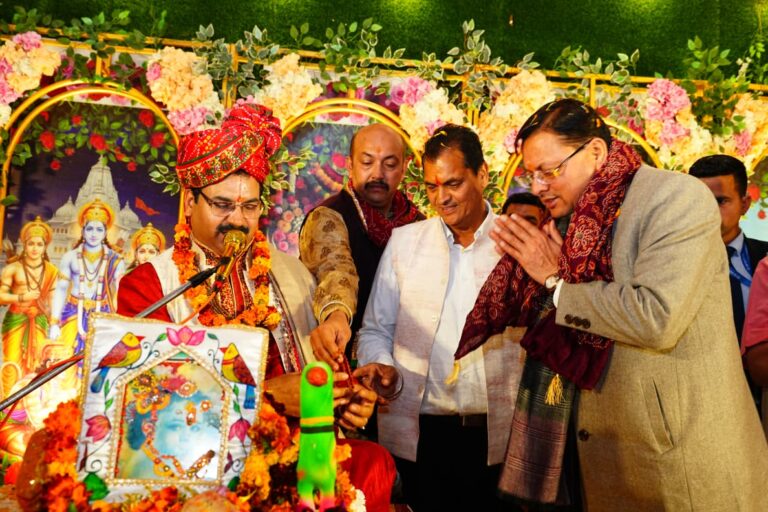 मुख्यमंत्री श्री पुष्कर सिंह धामी ने डोईवाला में विधायक श्री प्रेमचंद अग्रवाल द्वारा आयोजित श्रीमद् भागवत कथा कार्यक्रम में सम्मिलित हुए ।