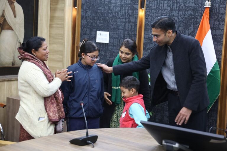 जिला प्रशासन ने पिटकुल को किया बैन XEN, ठेकेदार पर संगीन धाराओं में मुकदमा दर्ज  रोड कटिंग में मनमानी पड़ी भारी; अनुमति निरस्त, मुकदमा दर्ज मशीनरी जब्त