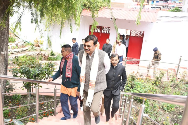 मुख्य सचिव ने किया भवाली-रातिघाट बाईपास, श्री कैंचीधाम मंदिर में निर्माण कार्यों का स्थलीय निरीक्षण