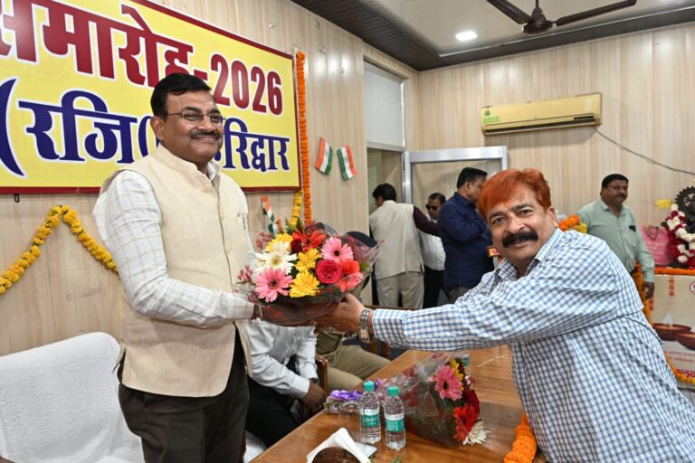 प्रेस क्लब हरिद्वार के नवनिर्वाचित कार्यकारणी के शपथ ग्रहण समारोह में पहुंचे मुख्य सचिव आनन्द बर्द्धन