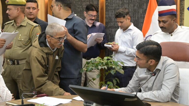 82 वर्षीय दिव्यांग बुजुर्ग नत्थीलाल का पानी का 31657 का बिल डीएम ने करवाया माफ; वन टाइम सेटलमेंट उपरान्त रू0 20170 राइफल फंड से जमा