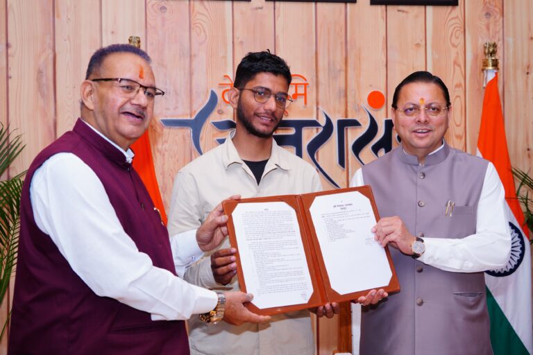 मुख्यमंत्री श्री पुष्कर सिंह धामी ने शुक्रवार को मुख्यमंत्री आवास में कृषि एवं कृषक कल्याण विभाग के अंतर्गत मानचित्रक के पद पर चयनित 12 अभ्यर्थियों को नियुक्ति पत्र प्रदान किए।