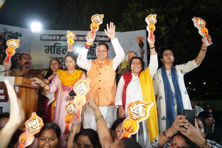 देहरादून में सीएम धामी के नेतृत्व में महिला आक्रोश मशाल यात्रा में उमड़ा जनसैलाब