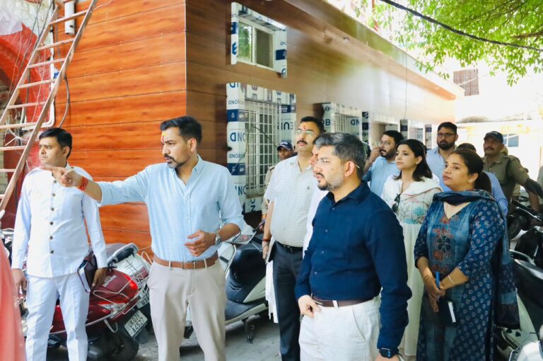 डीएम ने कलेक्ट्रेट परिसर स्थित कार्यालयों, रिकॉर्ड रूम एवं आपदा परिचालन केन्द्र का किया निरीक्षण; अधिकारियों कार्मिकों को दिए आवश्यक दिशा-निर्देश