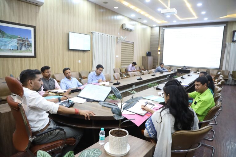 परियोजनाओं के लिए भूमि चयन हेतु डीएम ने की तहसीलदारों की जिम्मेदारी तय; एसडीएमस को अनुश्रवण के निर्देश