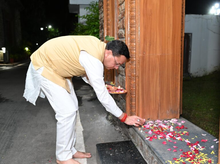प्रधानमंत्री श्री नरेंद्र मोदी के जन्मदिवस पर मुख्यमंत्री धामी ने जलाया ‘आशीर्वाद का दीया