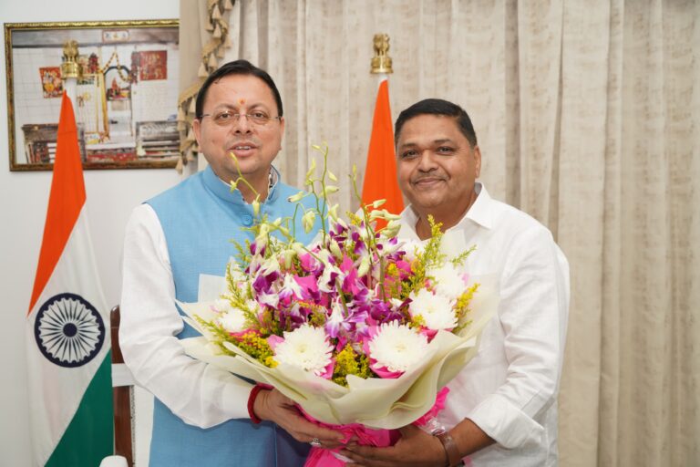 मुख्यमंत्री श्री पुष्कर सिंह धामी से जिला सहकारी बैंक नैनीताल के नवनिर्वाचित अध्यक्ष ने की शिष्टाचार भेंट